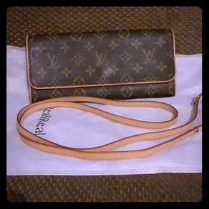 - Authentic -Louis Vuitton Monogram Pochette…